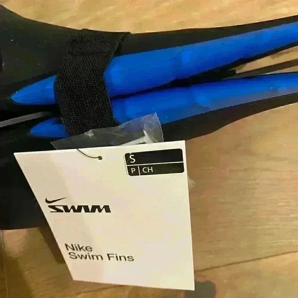 NWT Nike Swimming Fin Sz S (fit shoe size 7-9) in black/blue - Picture 2 of 4
